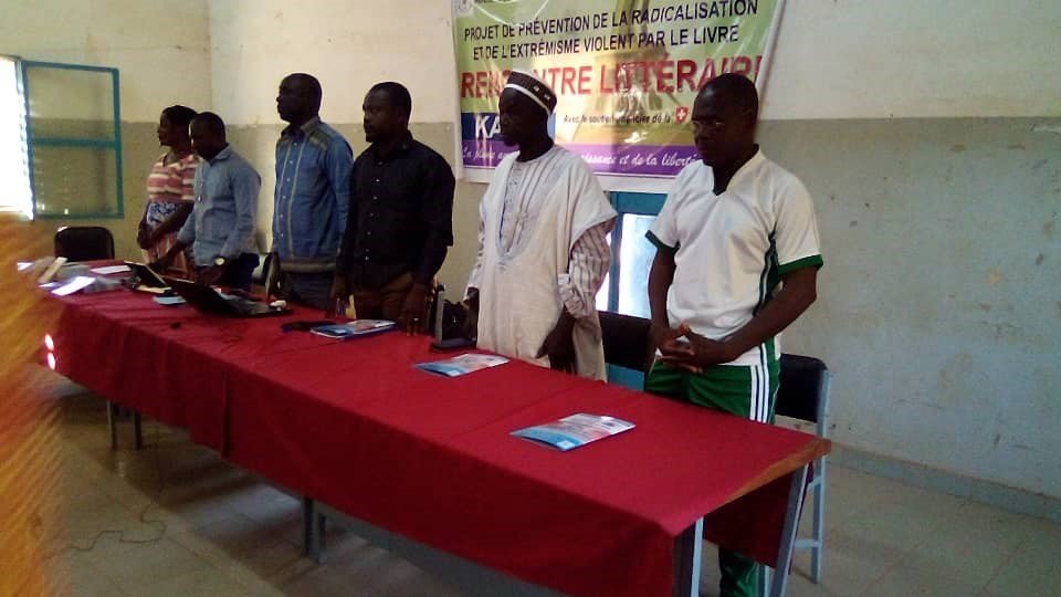 <strong>CAFÉ LITTERAIRE: </strong>La  SAGES encourage les jeunes à l’écriture contre l’extrémisme violent au Burkina.